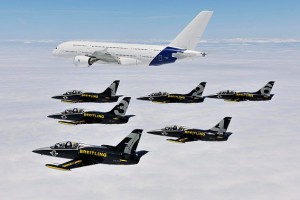 l'A380 vole avec la Jet Team Breitling