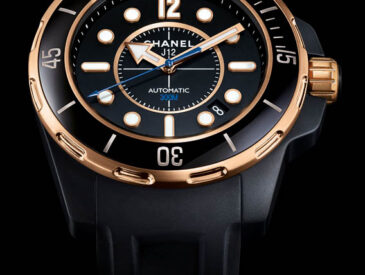 Chanel j12 only watch©Chanel