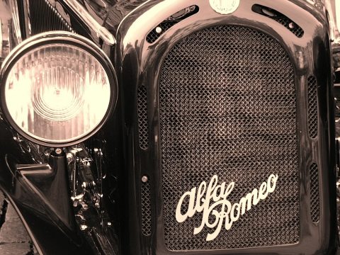 logo alfa romeo sur le radiateur à l'origine, apposé sur le cadran de la montre