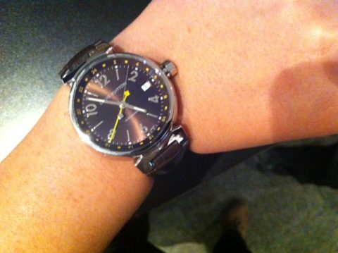 photo montre de luxe louis vuitton tambour gmt