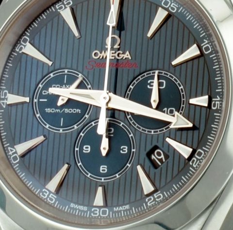 zoom_1-montre-OMEGA-Chrono-Seamaster-Aquaterra-gros-plan cresus.fr
