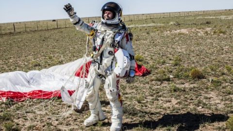 arrivée à terre pour felix baumgartner red bull stratos copyright red bull