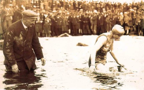 Mercedes Glaize traverse la manche à la nage 1929 première montre étanche rolex oyster