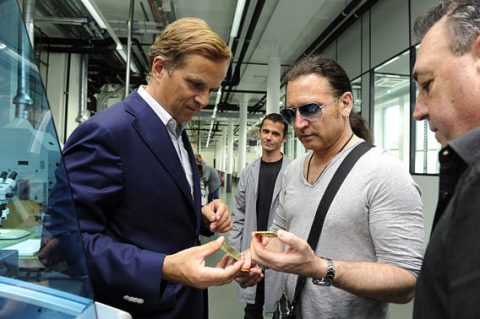 Eric-Singer-en visite à al manufacture zenith copyright zenith