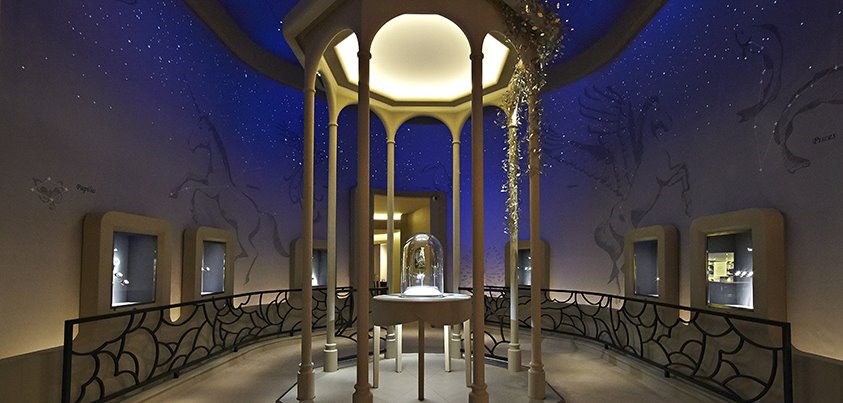 Poetic Astronomy™ by Van Cleef & Arpels, at the 2014 Salon International de la Haute Horlogerie (SIHH) from January 20 to 24 - Van Cleef & Arpels booth. Scenography by Agence Jean-Baptiste Auvray Photo: Attitudes Photo © Van Cleef & Arpels