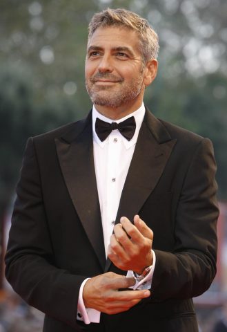 georges-clooney smoking
