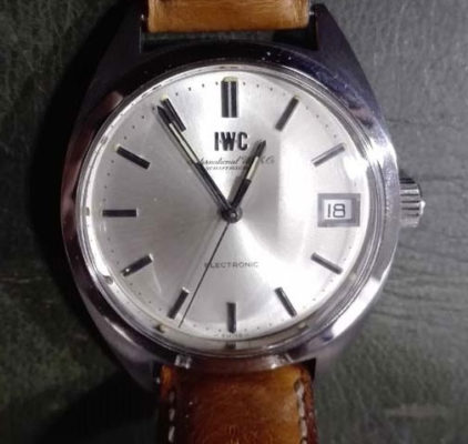 Enchères du canal articles vintage mobilier sacs à main montres de collection IWC