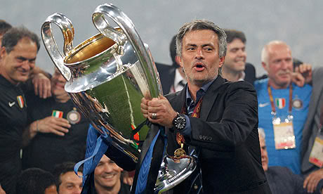 Jose-Mourinho-montre-luxe-trophée
