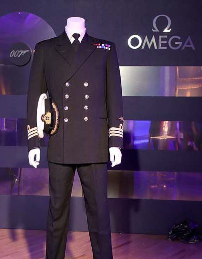 Une-nouvelle-montre-Omega-pour-M-Bond-costume-copyright-lacotedesmontres-